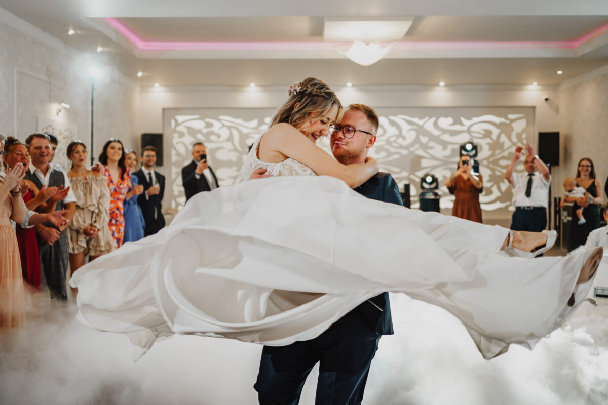 Spektakularny pierwszy taniec Pary Młodej na weselu