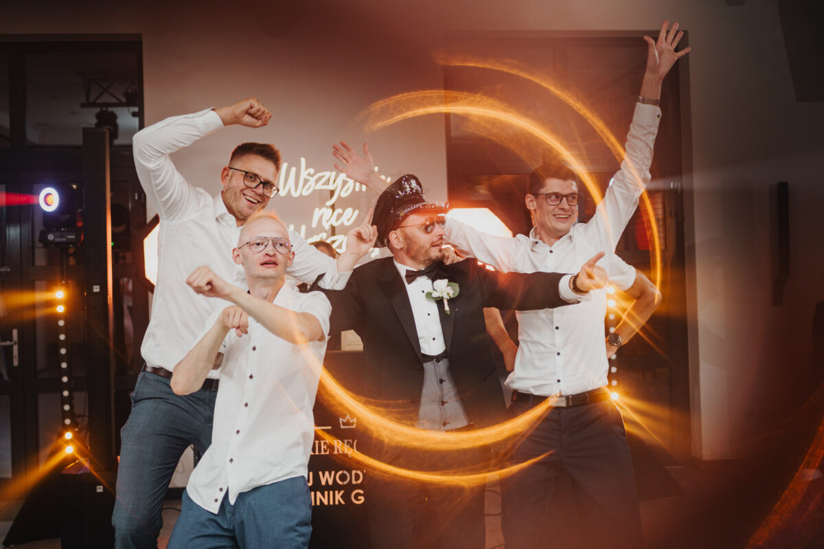 Taniec ekipy Pana Młodego