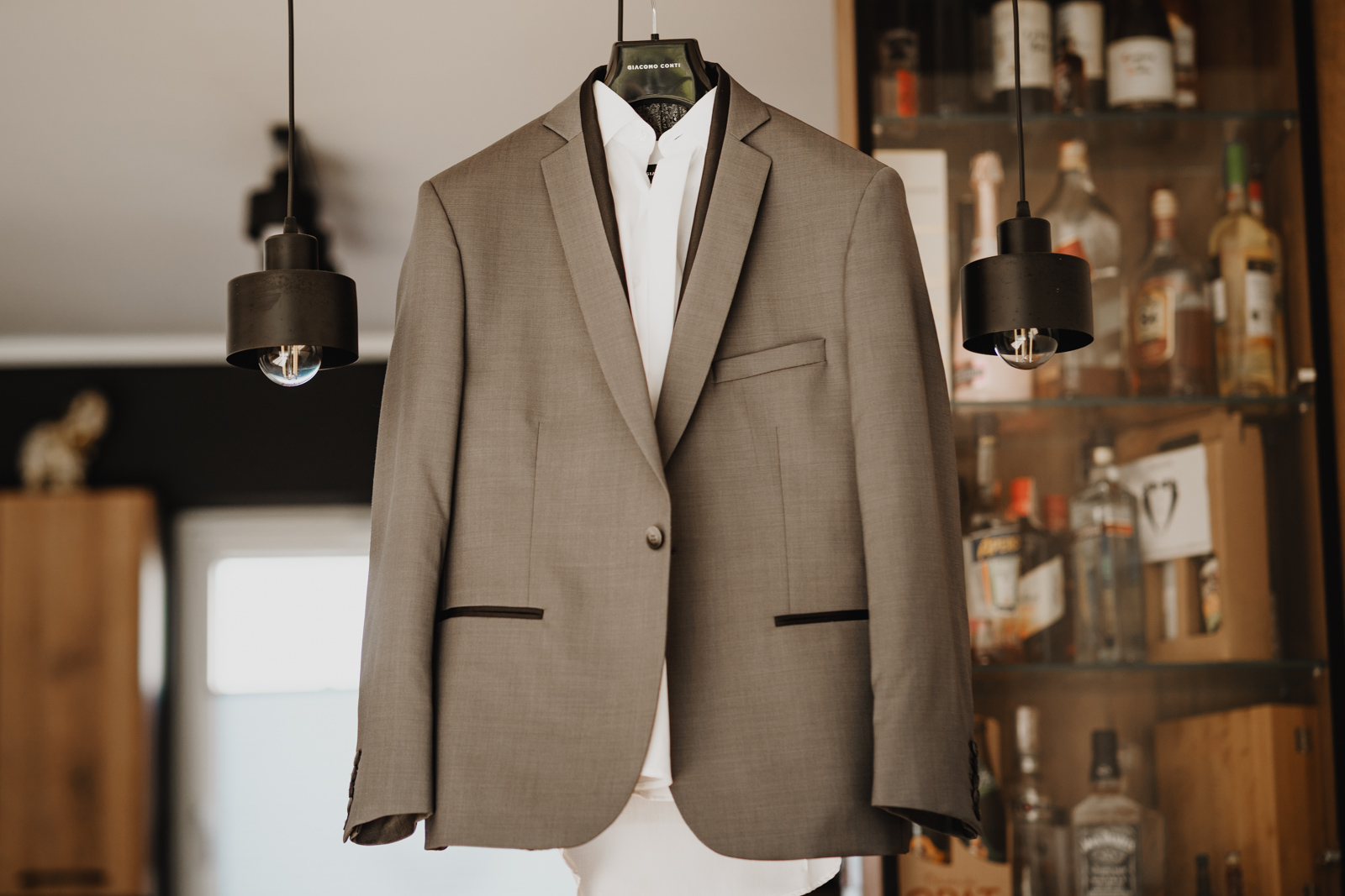 przygotowania Pana Młodego do ślubu w plenerze Gdańsk Gdynia