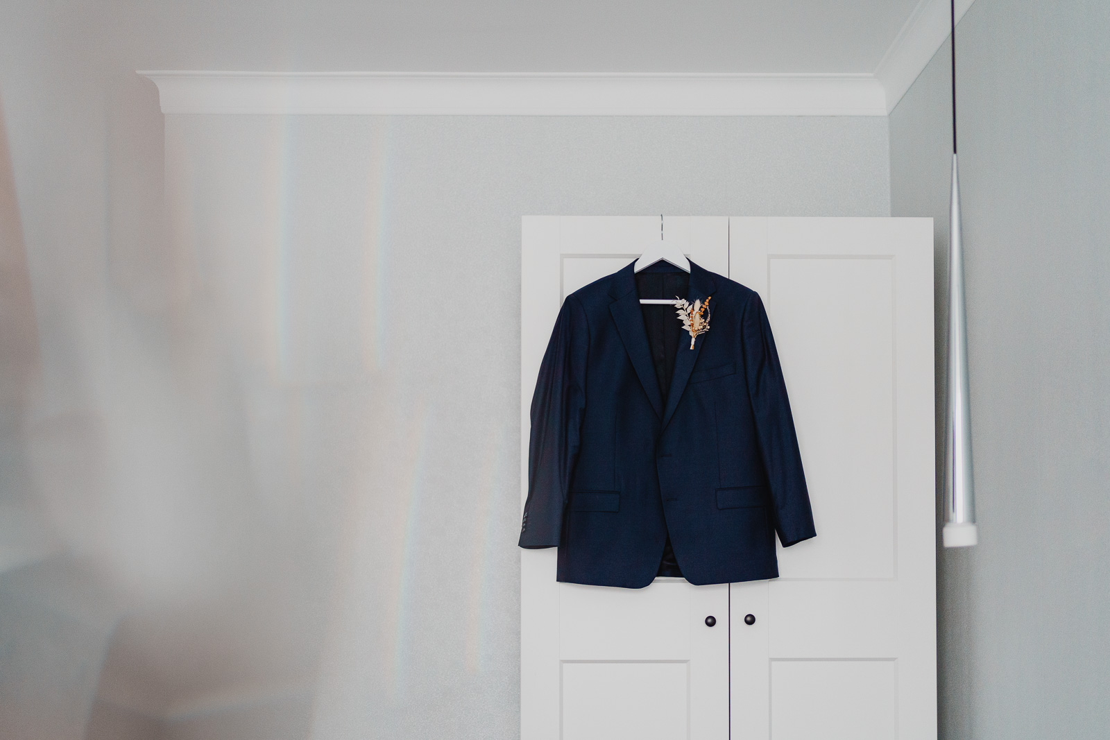 Detale ślubne - garnitur Pana Młodego