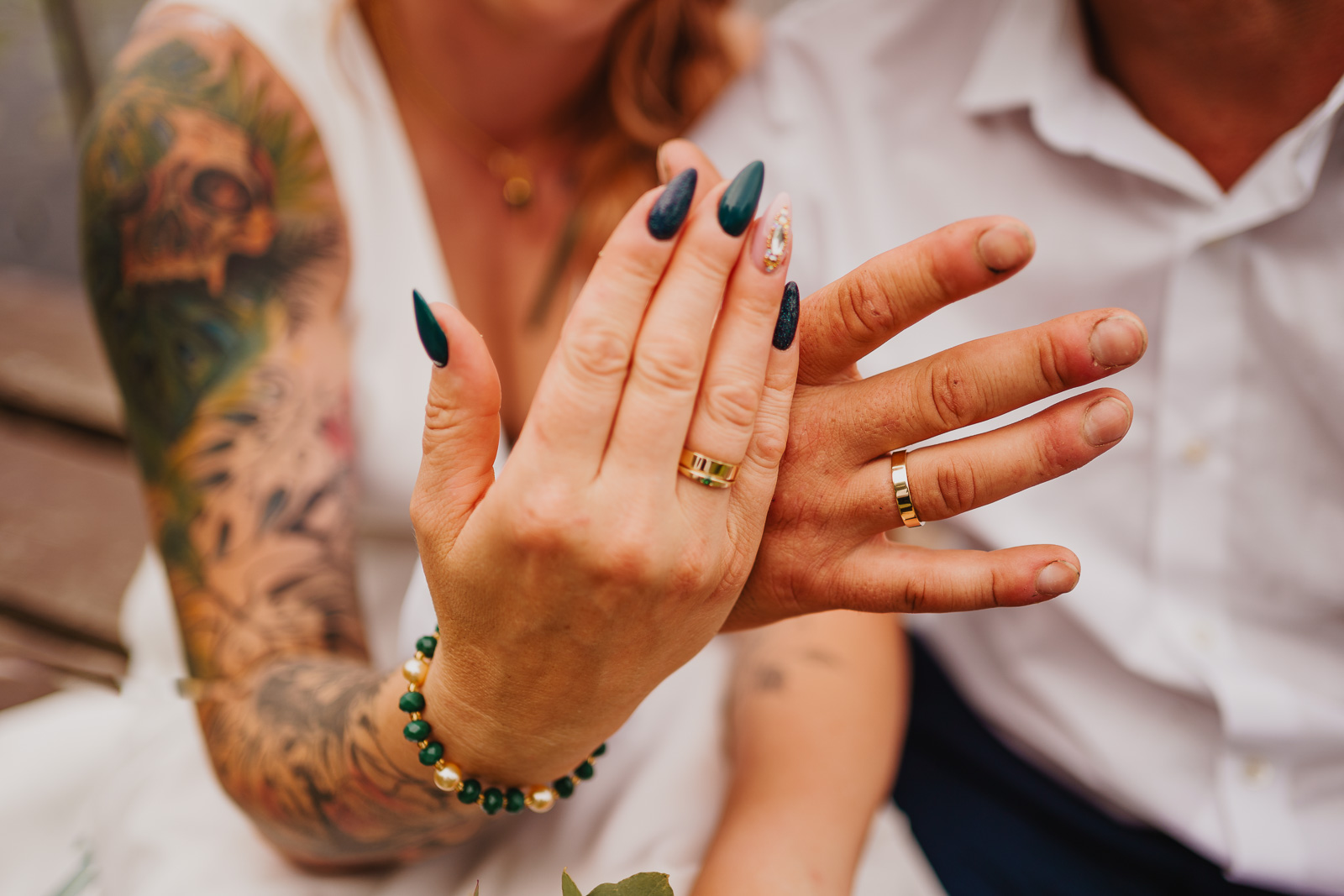 Obrączki na palcach Pary Młodej